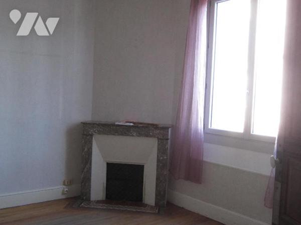 MAISON DE VILLE avec JARDIN et GARAGE proximité toutes commodités