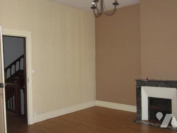 MAISON DE VILLE avec JARDIN et GARAGE proximité toutes commodités