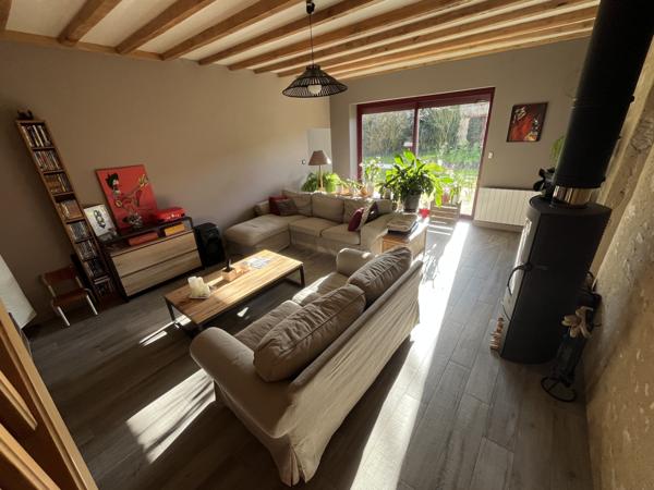 Brion-près-Thouet (79290) ref 100840 proche MONTREUIL BELLAY MAISON DE 200 M2 en parfait état , 4 chambres sur terrain de 2640 m2