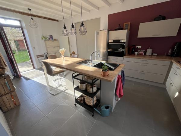 Brion-près-Thouet (79290) ref 100840 proche MONTREUIL BELLAY MAISON DE 200 M2 en parfait état , 4 chambres sur terrain de 2640 m2