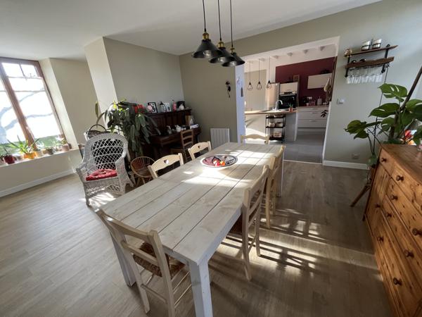 Brion-près-Thouet (79290) ref 100840 proche MONTREUIL BELLAY MAISON DE 200 M2 en parfait état , 4 chambres sur terrain de 2640 m2