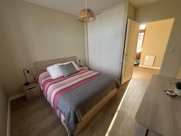 Brion-près-Thouet (79290) ref 100840 proche MONTREUIL BELLAY MAISON DE 200 M2 en parfait état , 4 chambres sur terrain de 2640 m2