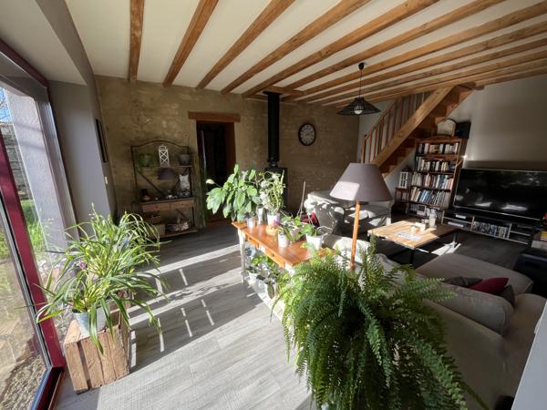 Brion-près-Thouet (79290) ref 100840 proche MONTREUIL BELLAY MAISON DE 200 M2 en parfait état , 4 chambres sur terrain de 2640 m2