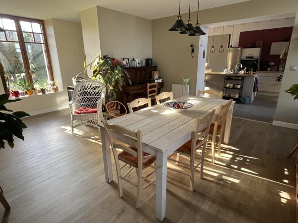 Brion-près-Thouet (79290) ref 100840 proche MONTREUIL BELLAY MAISON DE 200 M2 en parfait état , 4 chambres sur terrain de 2640 m2