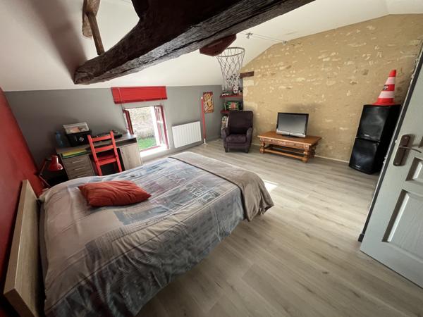 Brion-près-Thouet (79290) ref 100840 proche MONTREUIL BELLAY MAISON DE 200 M2 en parfait état , 4 chambres sur terrain de 2640 m2