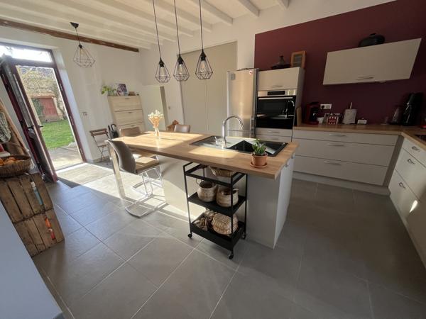 Brion-près-Thouet (79290) ref 100840 proche MONTREUIL BELLAY MAISON DE 200 M2 en parfait état , 4 chambres sur terrain de 2640 m2