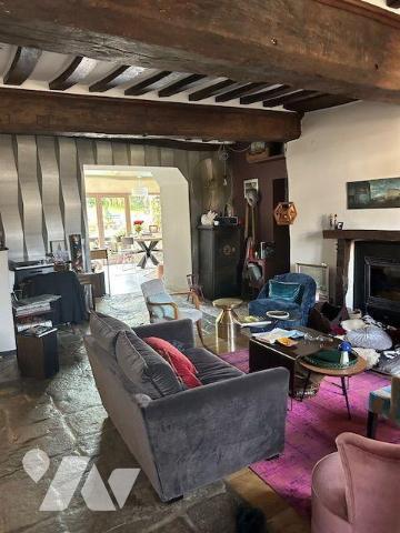 Maison en pierre centre Coutances, 2 ch., cheminée, garage double, dépendance, beau jardin. Raf...