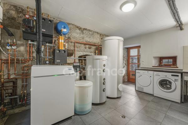 Maison à vendre 8 pièces SAINT GENIS POUILLY (01)