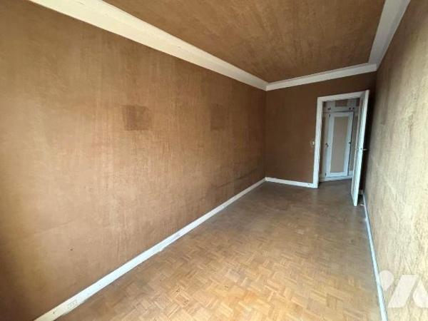 Appartement à rénover à Levallois-Perret (92300).

Idéalement situé, ce vaste appartement de ...