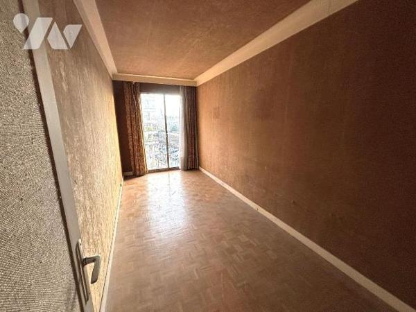 Appartement à rénover à Levallois-Perret (92300).

Idéalement situé, ce vaste appartement de ...