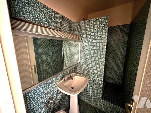 Appartement à rénover à Levallois-Perret (92300).

Idéalement situé, ce vaste appartement de ...