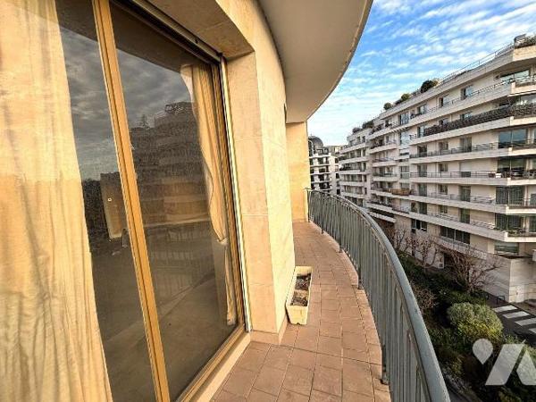 Appartement à rénover à Levallois-Perret (92300).

Idéalement situé, ce vaste appartement de ...