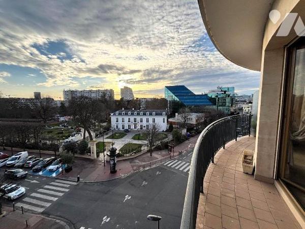 Appartement à rénover à Levallois-Perret (92300).

Idéalement situé, ce vaste appartement de ...