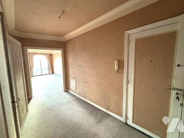 Appartement à rénover à Levallois-Perret (92300).

Idéalement situé, ce vaste appartement de ...