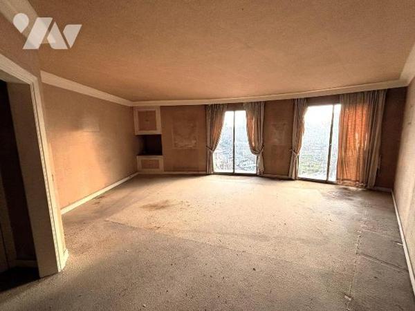 Appartement à rénover à Levallois-Perret (92300).

Idéalement situé, ce vaste appartement de ...