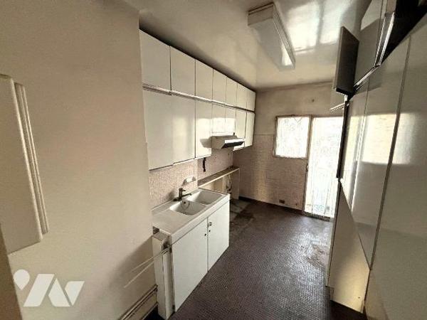 Appartement à rénover à Levallois-Perret (92300).

Idéalement situé, ce vaste appartement de ...