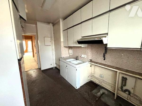 Appartement à rénover à Levallois-Perret (92300).

Idéalement situé, ce vaste appartement de ...