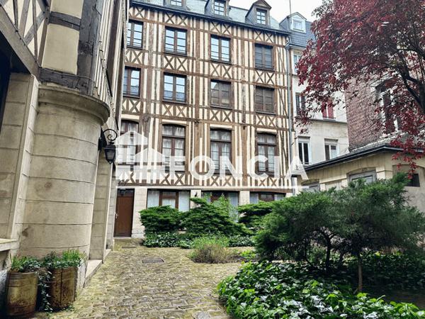 Location Studio meublé 25.46 m² - 11-13 RUE DES CHAMPS MAILLETS Rouen 76000