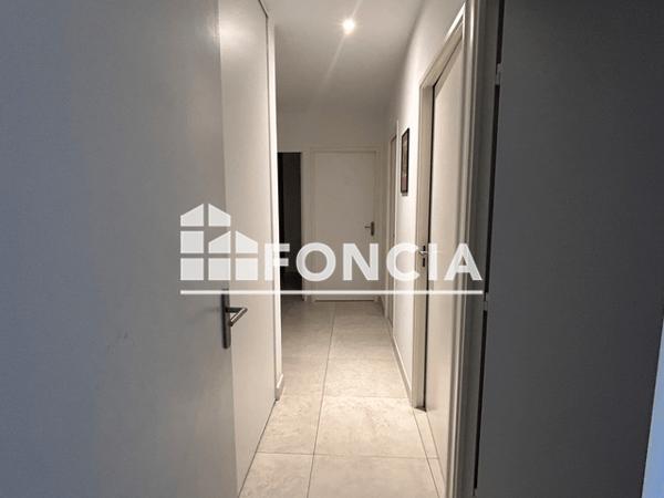 Location Appartement 4 pièces 90.9 m² - 200 RUE DES AMAZONES Bellegarde 30127