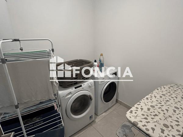 Location Appartement 4 pièces 90.9 m² - 200 RUE DES AMAZONES Bellegarde 30127