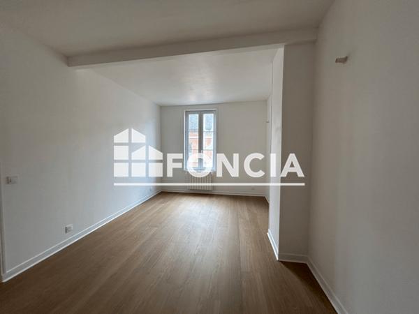 Location Appartement 3 pièces 100 m² - 6 RUE DE LA HALLE AUX FROCS Orbec 14290