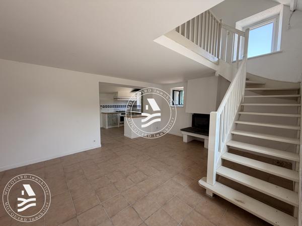 Maison bretonne en pierres - Charme et potentiel au coeur de Locmariaquer