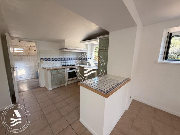 Maison bretonne en pierres - Charme et potentiel au coeur de Locmariaquer