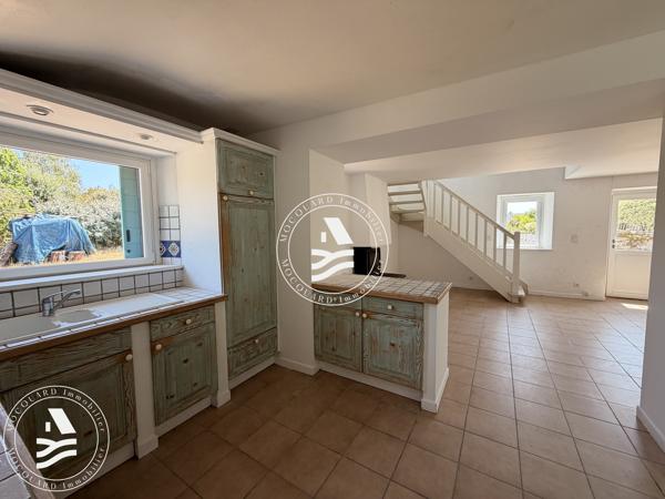 Maison bretonne en pierres - Charme et potentiel au coeur de Locmariaquer