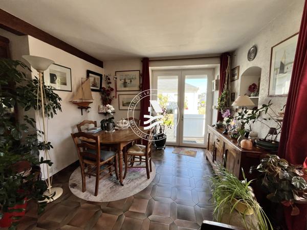 LE BONO, exclusivité MOCQUARD immobilier .Découvrez cet ensemble immobilier plein de charme, idéal pour un inv