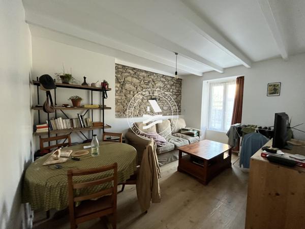 LE BONO, exclusivité MOCQUARD immobilier .Découvrez cet ensemble immobilier plein de charme, idéal pour un inv