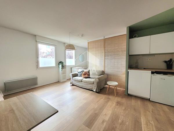 LOCATION MEUBLEE - PAU UNIVERSITE : Grand T1 de 35m² avec  place de parking