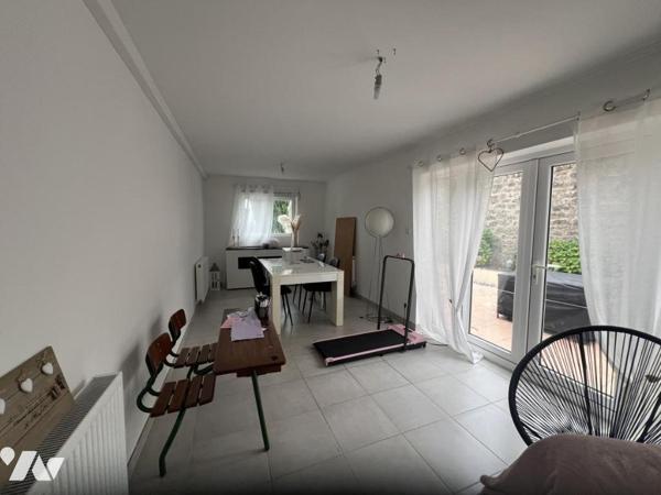 LA FERTE MACE, maison située en ville, 3ch, bureau, garage, jardin