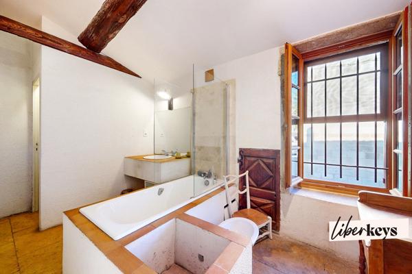 Charme, volumes, extérieurs et T2 indépendant: la maison de village qui a tout!