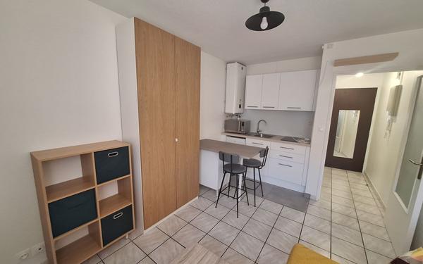 Appartement à louer    1 pièce • 1 m2 Bordeaux