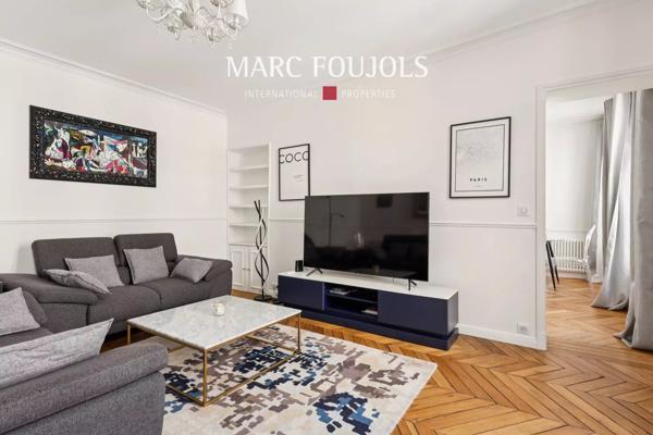 Paris VIII Triangle d’or Montaigne : appartement de 81 m² rénové meublé