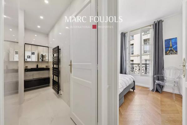 Paris VIII Triangle d’or Montaigne : appartement de 81 m² rénové meublé