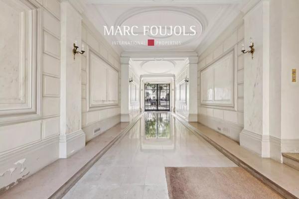Paris VIII Triangle d’or Montaigne : appartement de 81 m² rénové meublé