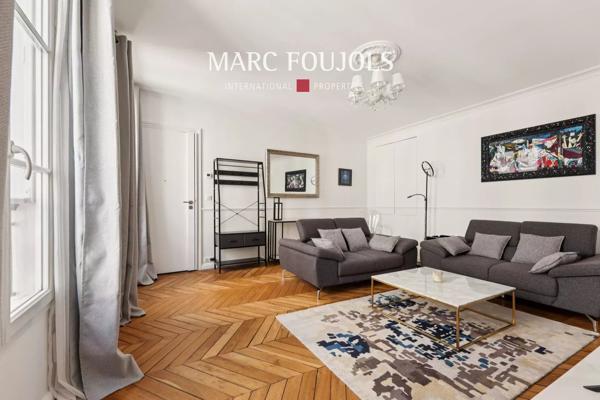 Paris VIII Triangle d’or Montaigne : appartement de 81 m² rénové meublé