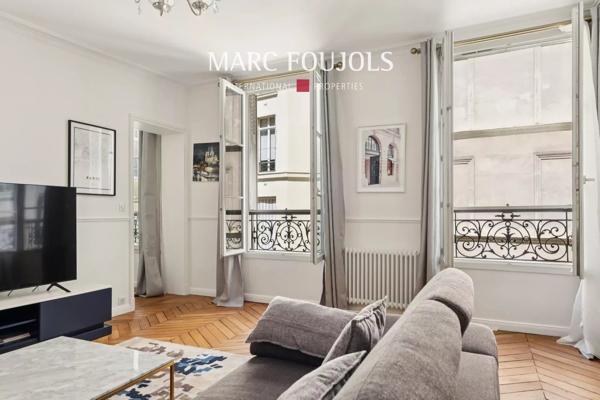 Paris VIII Triangle d’or Montaigne : appartement de 81 m² rénové meublé