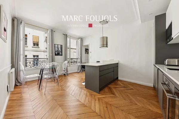 Paris VIII Triangle d’or Montaigne : appartement de 81 m² rénové meublé