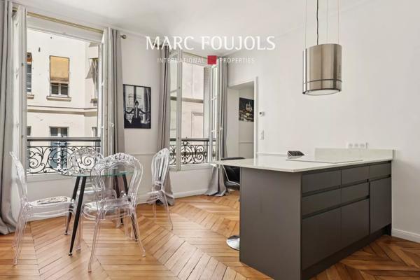 Paris VIII Triangle d’or Montaigne : appartement de 81 m² rénové meublé