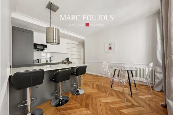 Paris VIII Triangle d’or Montaigne : appartement de 81 m² rénové meublé