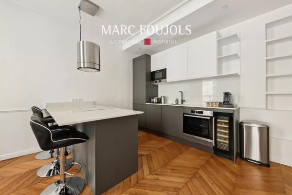 Paris VIII Triangle d’or Montaigne : appartement de 81 m² rénové meublé