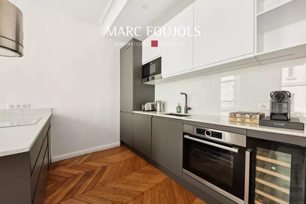 Paris VIII Triangle d’or Montaigne : appartement de 81 m² rénové meublé