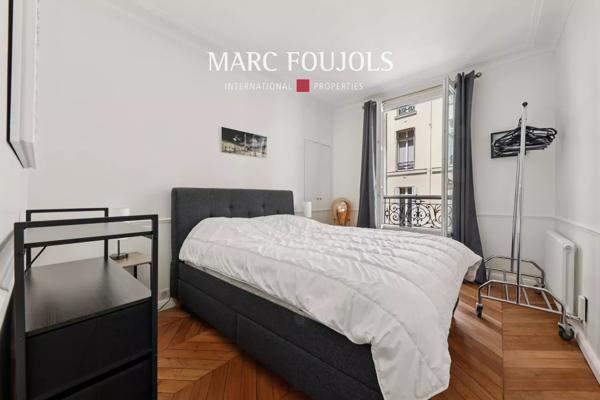 Paris VIII Triangle d’or Montaigne : appartement de 81 m² rénové meublé