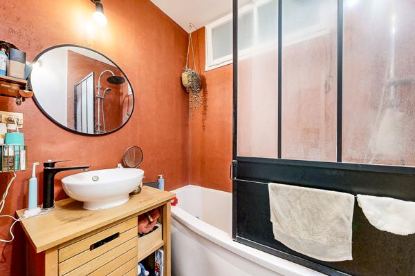 Appartement 67m² lumineux 2 ch + cave + parking