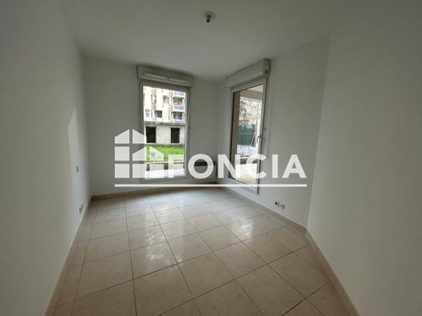 Location Appartement 3 pièces 56.27 m² - 33 rue Canada Marseille 13010