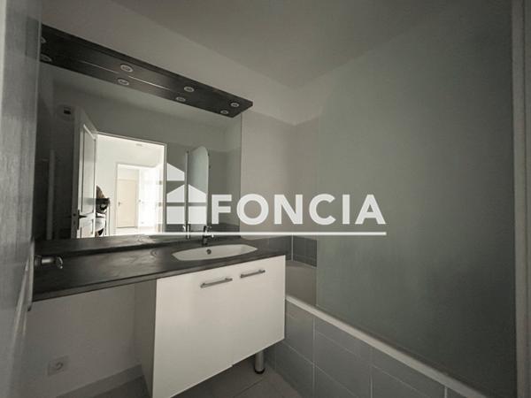 Location Appartement 3 pièces 56.27 m² - 33 rue Canada Marseille 13010