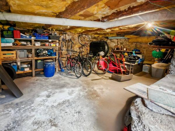 Maison à rénover – 76 m² habitables + 260 m² de dépendances