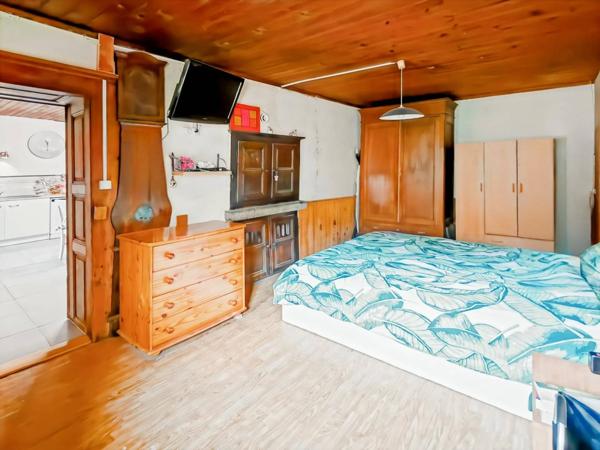 Maison à rénover – 76 m² habitables + 260 m² de dépendances